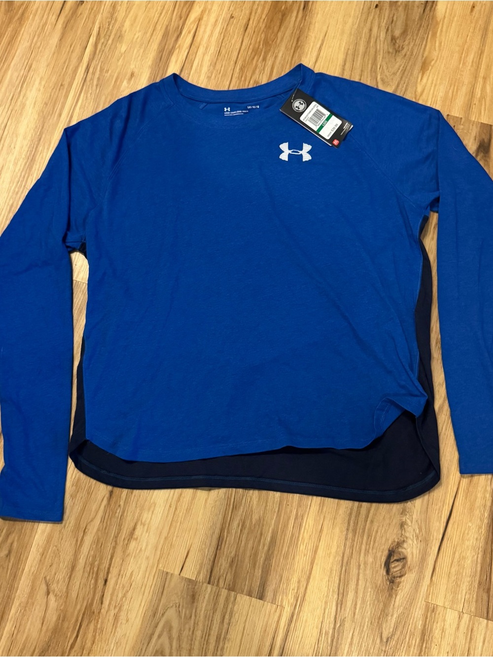 NWT Under Armour Women's Medium Long Sleeve Blue T-shirt Heat Gear Blue Shirt